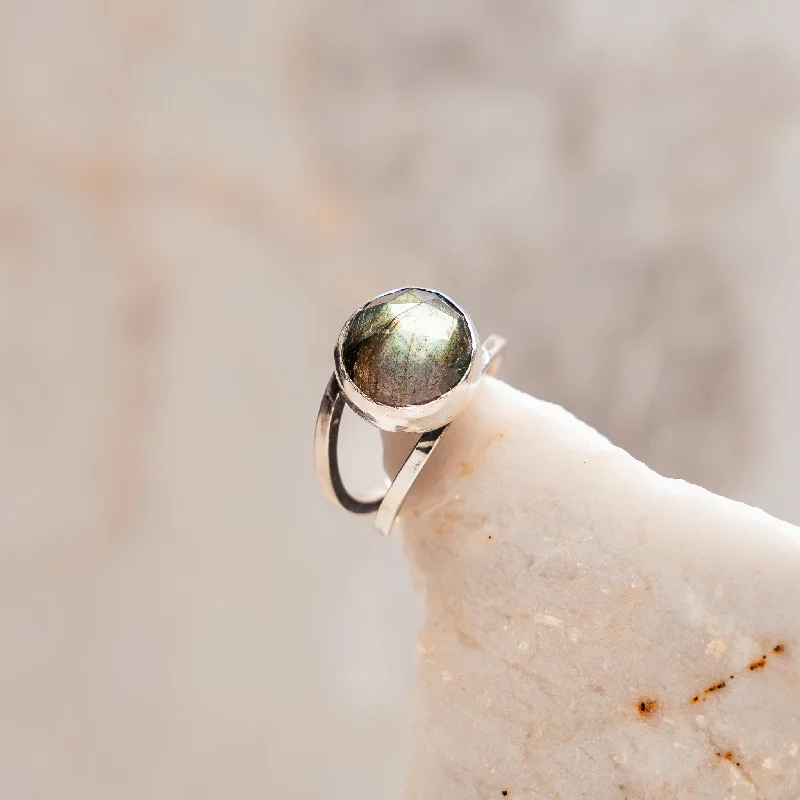 Tallulah Labradorite Ring